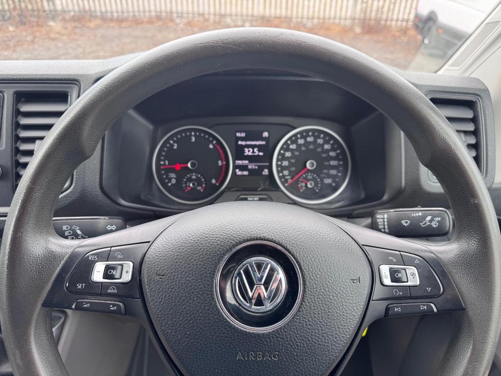 VOLKSWAGEN CRAFTER 2.0 TDI CR30 BlueMotion Tech Trendline. MWB Van. Aircon. Appleplay. Cruise 2018