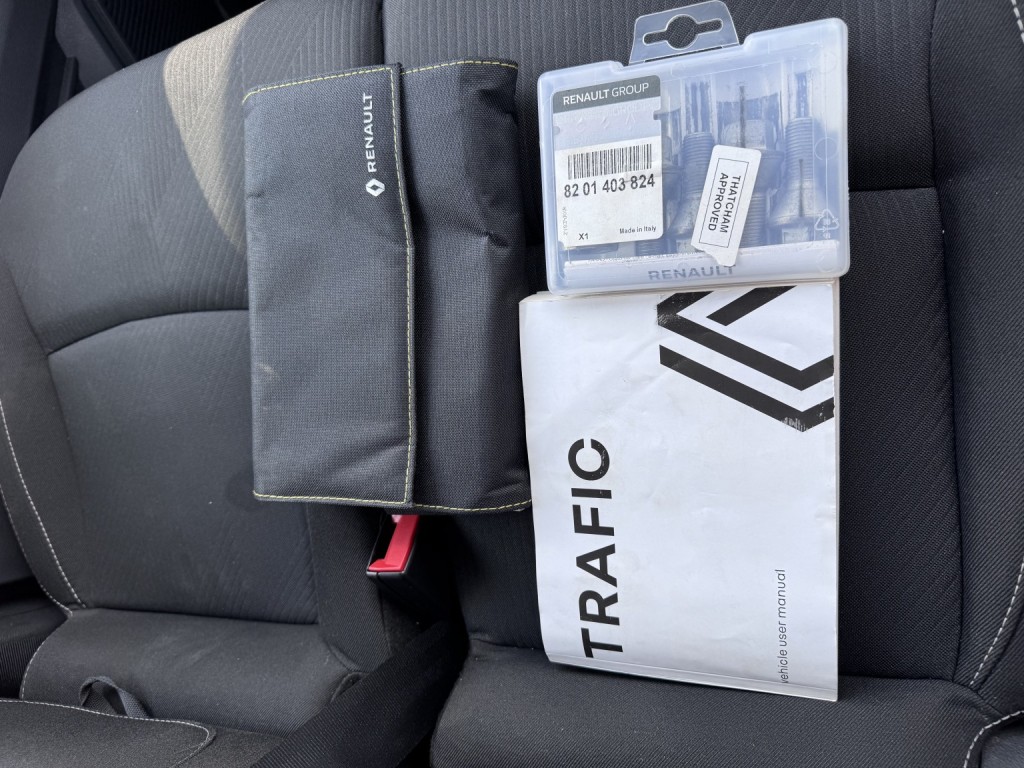 RENAULT TRAFIC 2.0 LL30 Blue dCi 150 Sport Panel Van MY22 2022