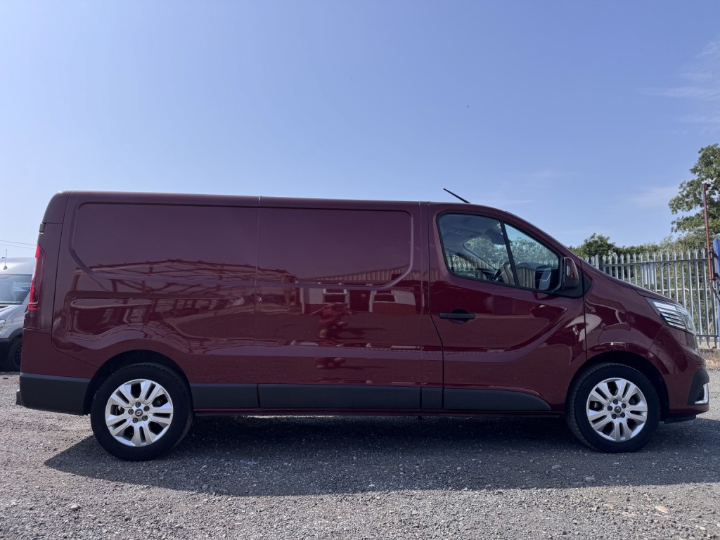 RENAULT TRAFIC 2.0 LL30 Blue dCi 150 Sport Panel Van MY22 2022