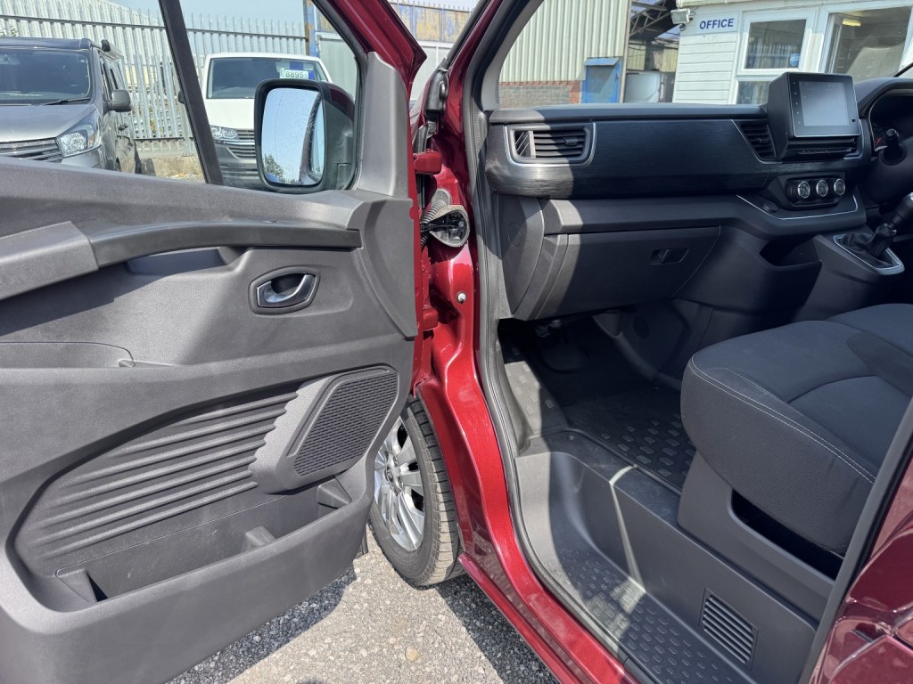 RENAULT TRAFIC 2.0 LL30 Blue dCi 150 Sport Panel Van MY22 2022