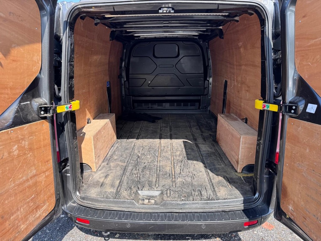 FORD TRANSIT CUSTOM 2.0 Transit Custom Limited Van 300 L2 2.0L EcoBlue 130PS FWD 6 Speed Manual 2023