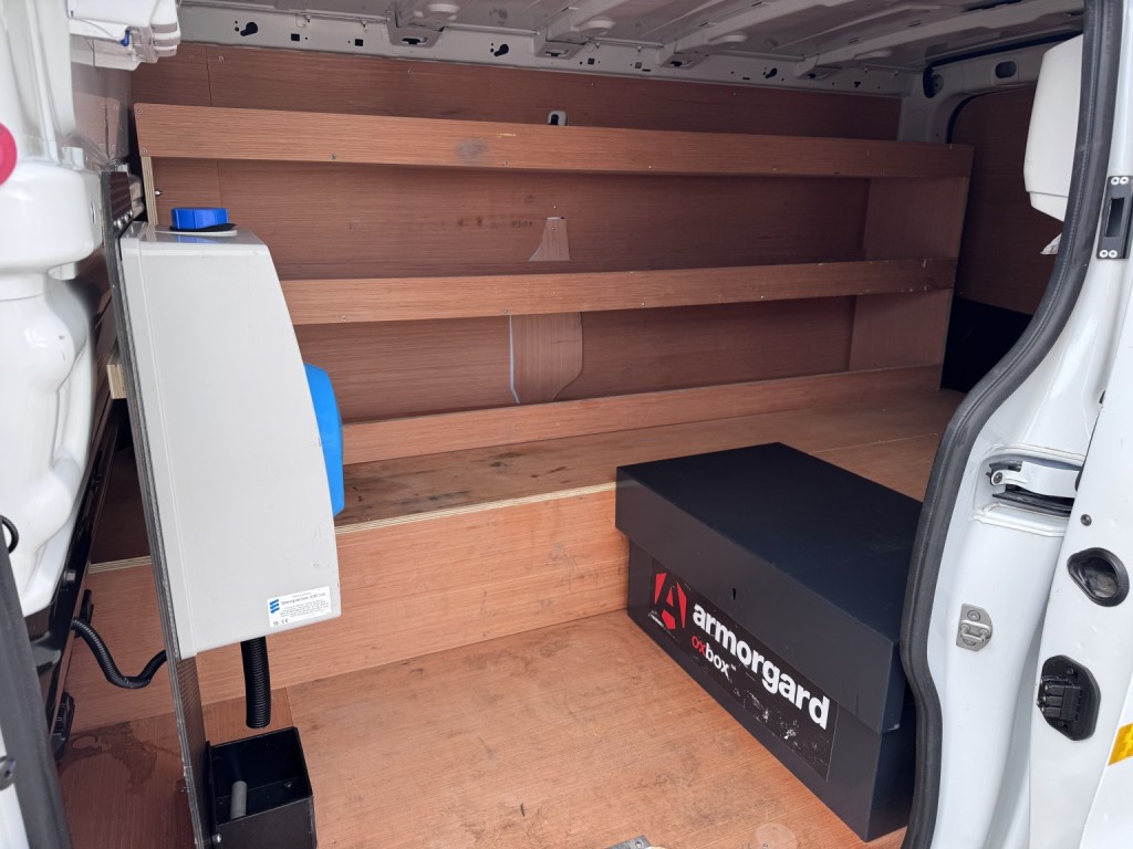 RENAULT TRAFIC LL30 LWB Advance Van. Aircon. Appleplay. Rear Cam. NAV. 2023