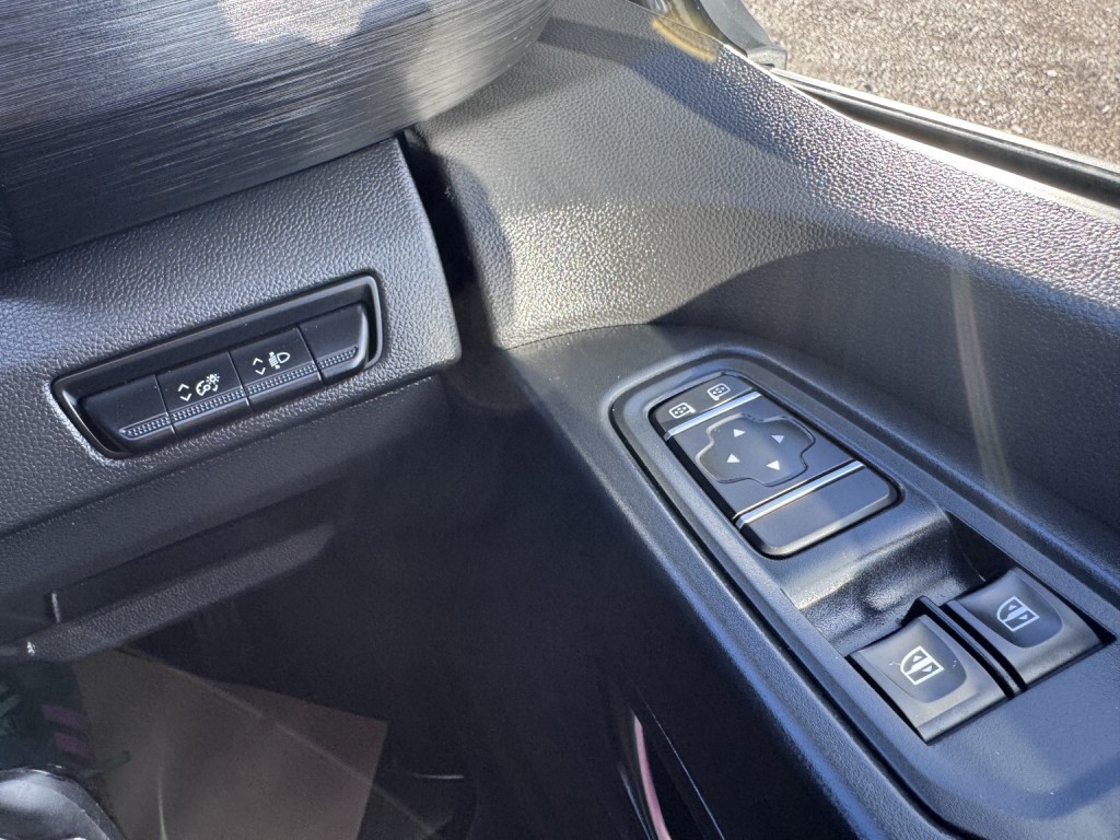 RENAULT TRAFIC LL30 LWB Advance Van. Aircon. Appleplay. Rear Cam. NAV. 2023