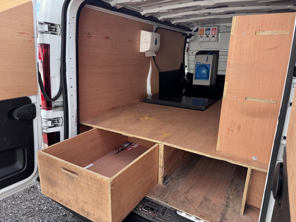 RENAULT TRAFIC LL30 LWB Advance Van. Aircon. Appleplay. Rear Cam. NAV. 2023