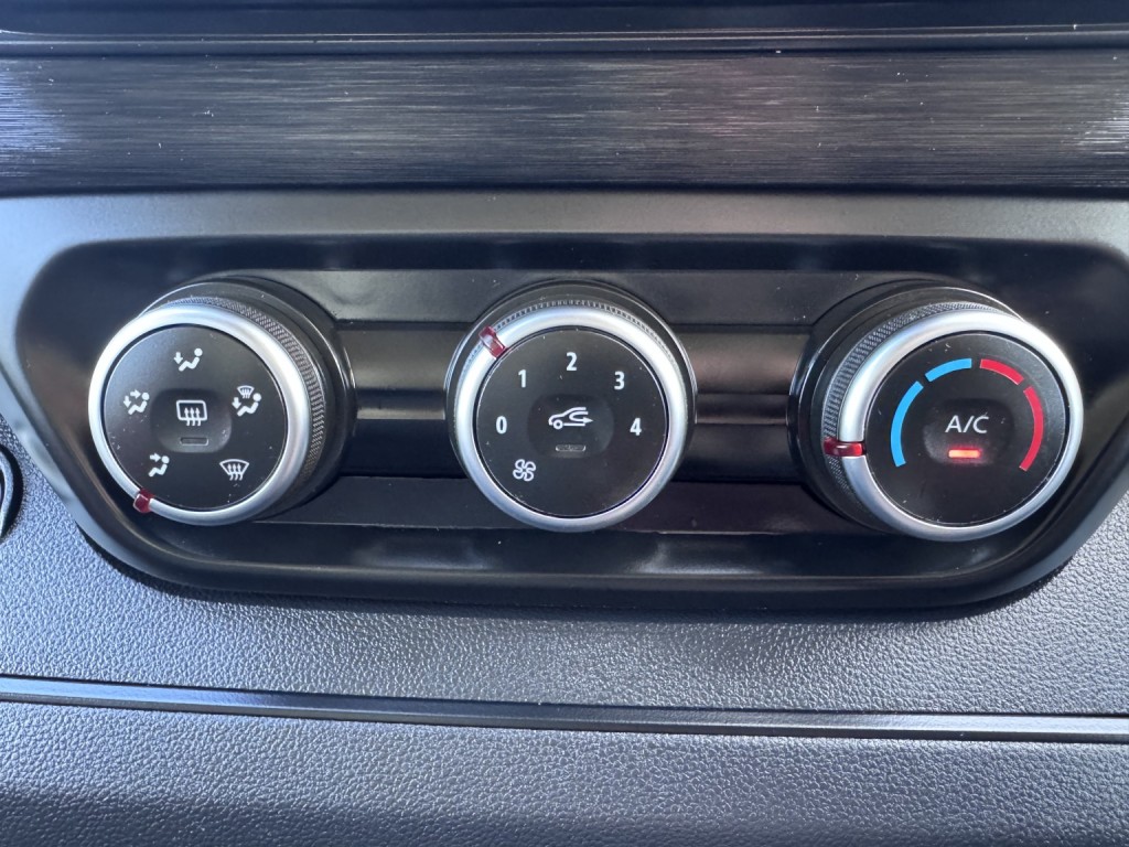 RENAULT TRAFIC LL30 LWB Advance Van. Aircon. Appleplay. Rear Cam. NAV. 2023