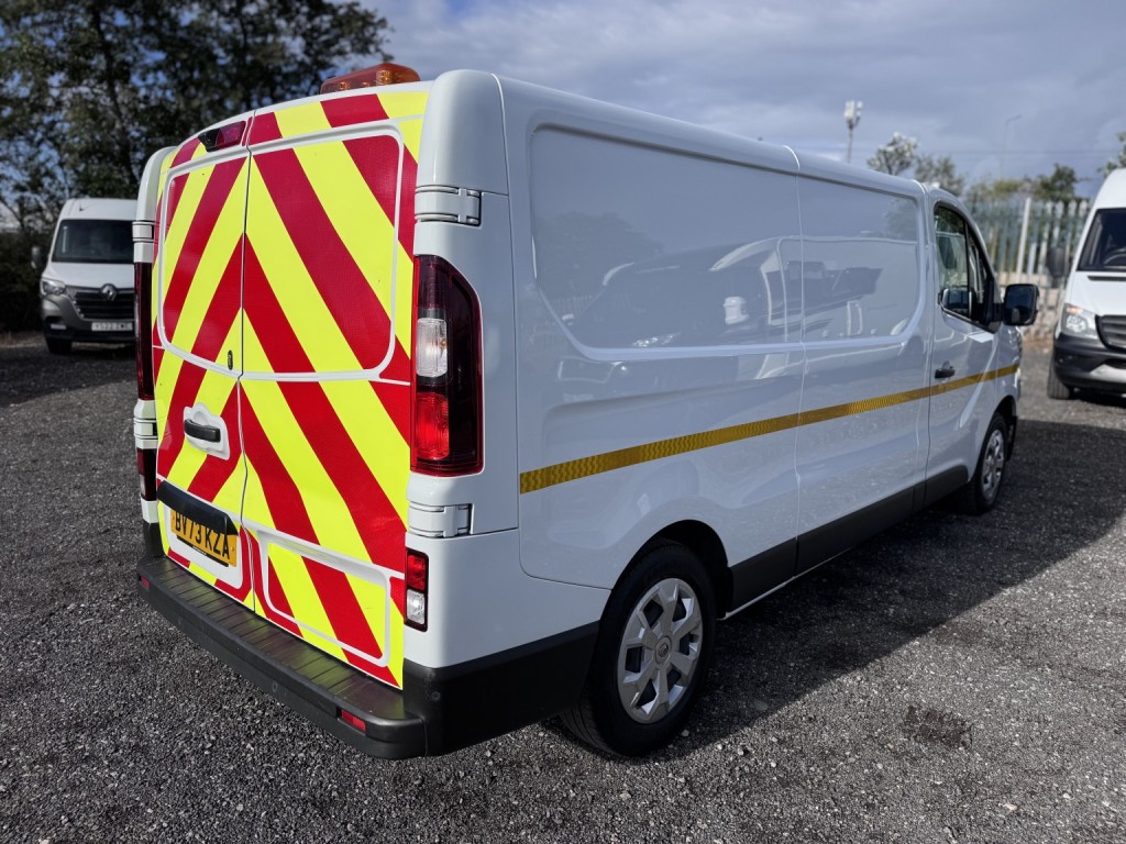 RENAULT TRAFIC LL30 LWB Advance Van. Aircon. Appleplay. Rear Cam. NAV. 2023