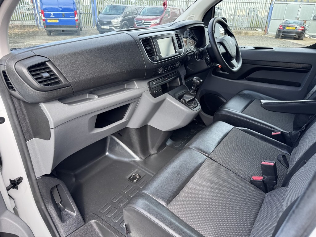 PEUGEOT EXPERT 2.0 BlueHDi 1400 Professional.  Appleplay. Aircon, Cruise. 6SP 2019