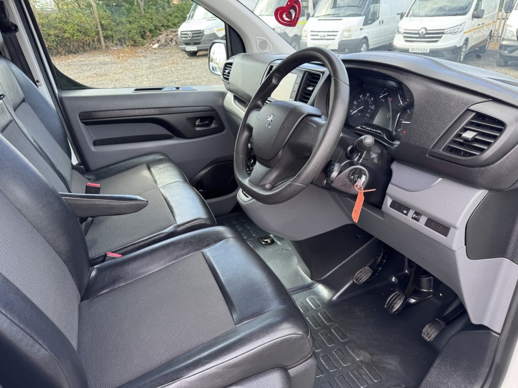 PEUGEOT EXPERT 2.0 BlueHDi 1400 Professional.  Appleplay. Aircon, Cruise. 6SP 2019