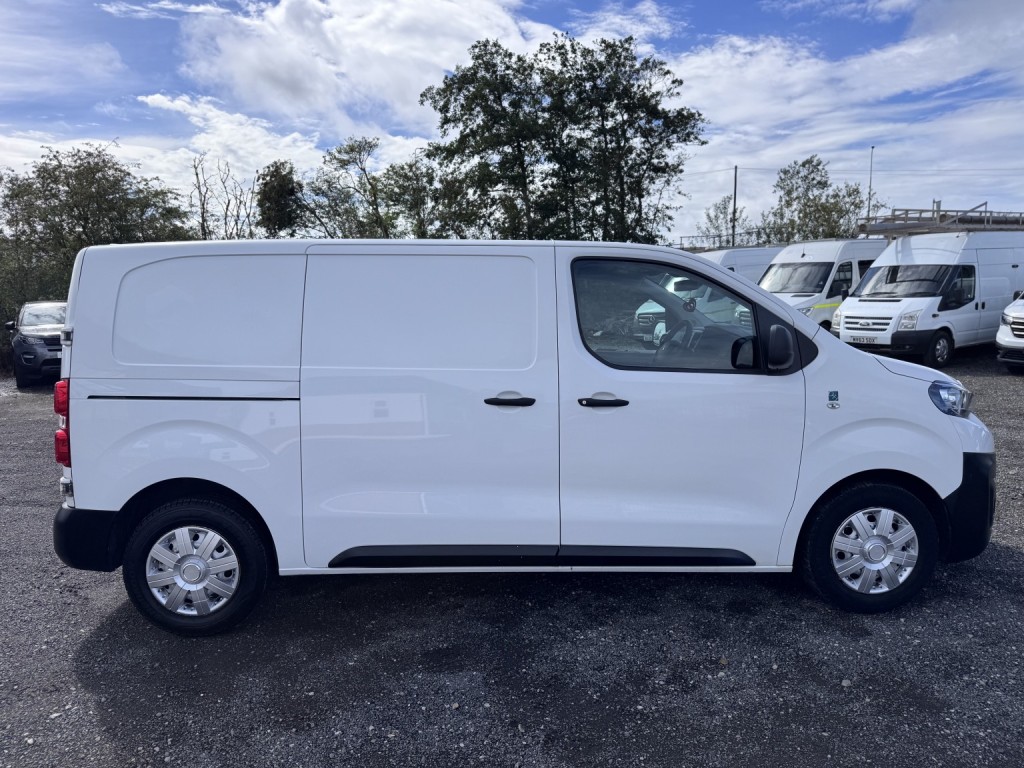 PEUGEOT EXPERT 2.0 BlueHDi 1400 Professional.  Appleplay. Aircon, Cruise. 6SP 2019