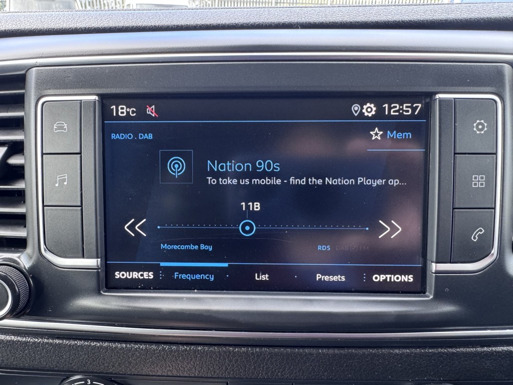 PEUGEOT EXPERT 2.0 BlueHDi 1400 Professional.  Appleplay. Aircon, Cruise. 6SP 2019