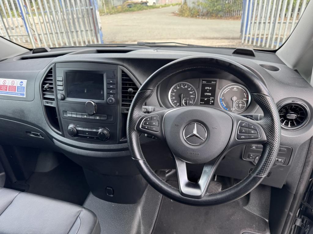 MERCEDES-BENZ EVITO 116 e 66kWh Premium LWB Electric Van. 17996 Miles. Leather. Appleplay. AC 2023