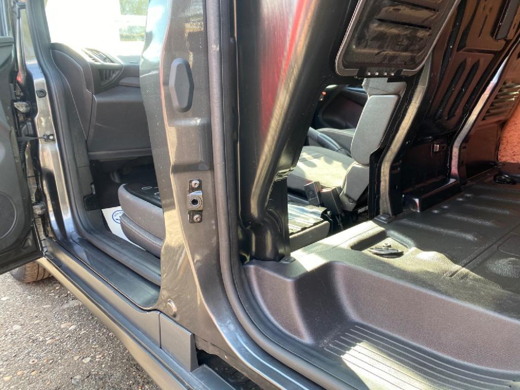 FORD TRANSIT CONNECT 1.5 TDCi 120  200 Limited Metallic Grey.  2018