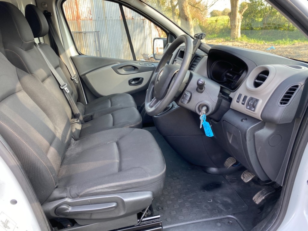 RENAULT TRAFIC SL27 BUSINESS PLUS DCI  37k 2016