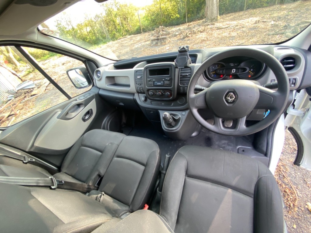 RENAULT TRAFIC SL27 BUSINESS PLUS DCI  37k 2016