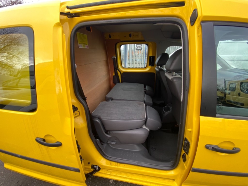 VOLKSWAGEN CADDY MAXI C20 Maxi Kombi Crew Van. 18 Alloys. Colour Coded. 56000 Miles. 2015