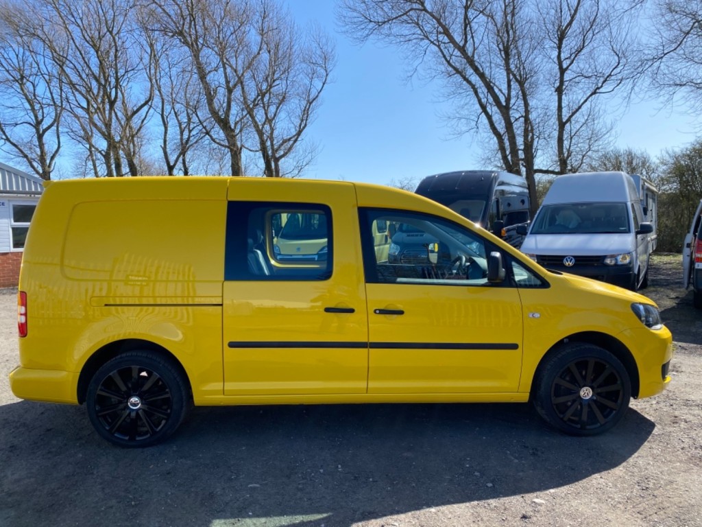 VOLKSWAGEN CADDY MAXI C20 Maxi Kombi Crew Van. 18 Alloys. Colour Coded. 56000 Miles. 2015