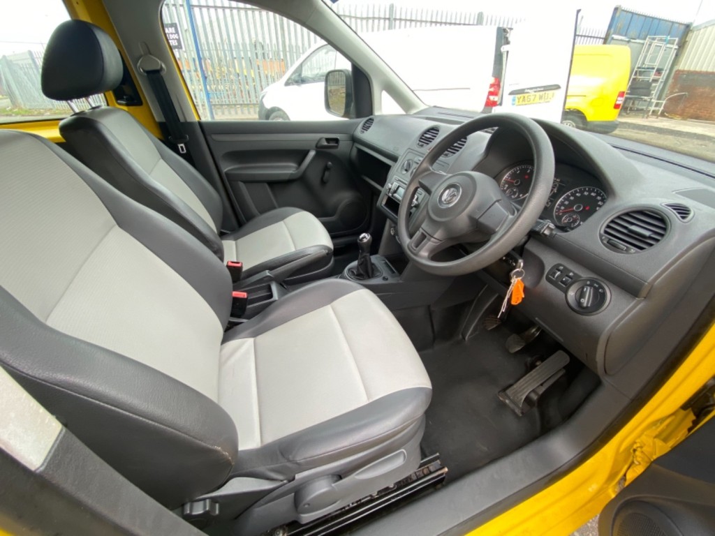 VOLKSWAGEN CADDY MAXI C20 Maxi Kombi Crew Van. 18 Alloys. Colour Coded. 56000 Miles. 2015