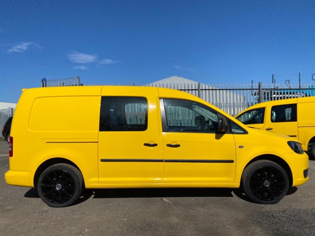 VOLKSWAGEN CADDY MAXI C20 Maxi Kombi Crew Van. 18 Alloys. Colour Coded. 56000 Miles. 2015