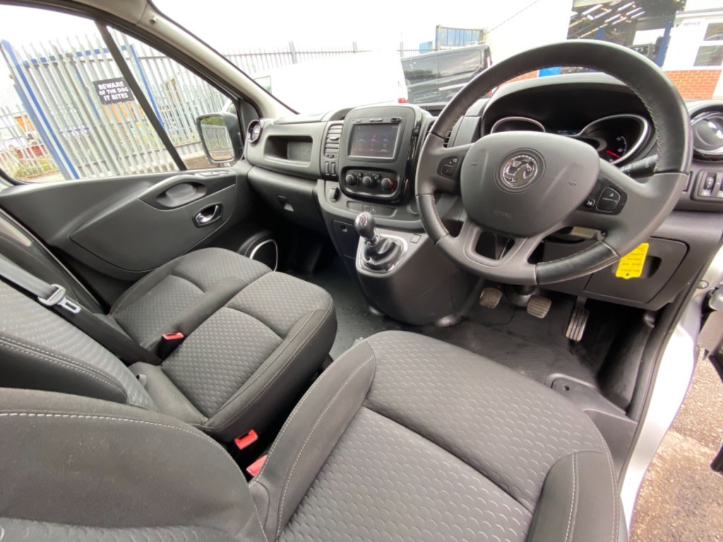 VAUXHALL VIVARO L1H1 2700 SPORTIVE CDTI SATNAV. AC. B-TOOTH. FSH 2018