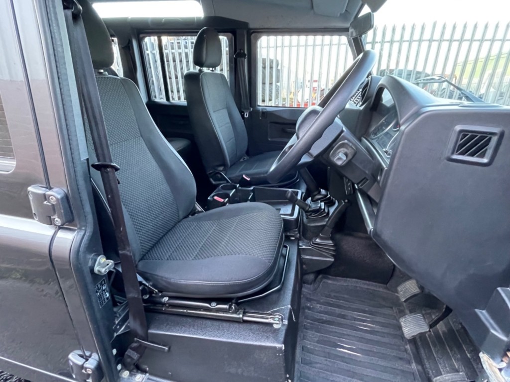 LAND ROVER DEFENDER TD COUNTY STATION WAGON 7 SEAT FSH 2015