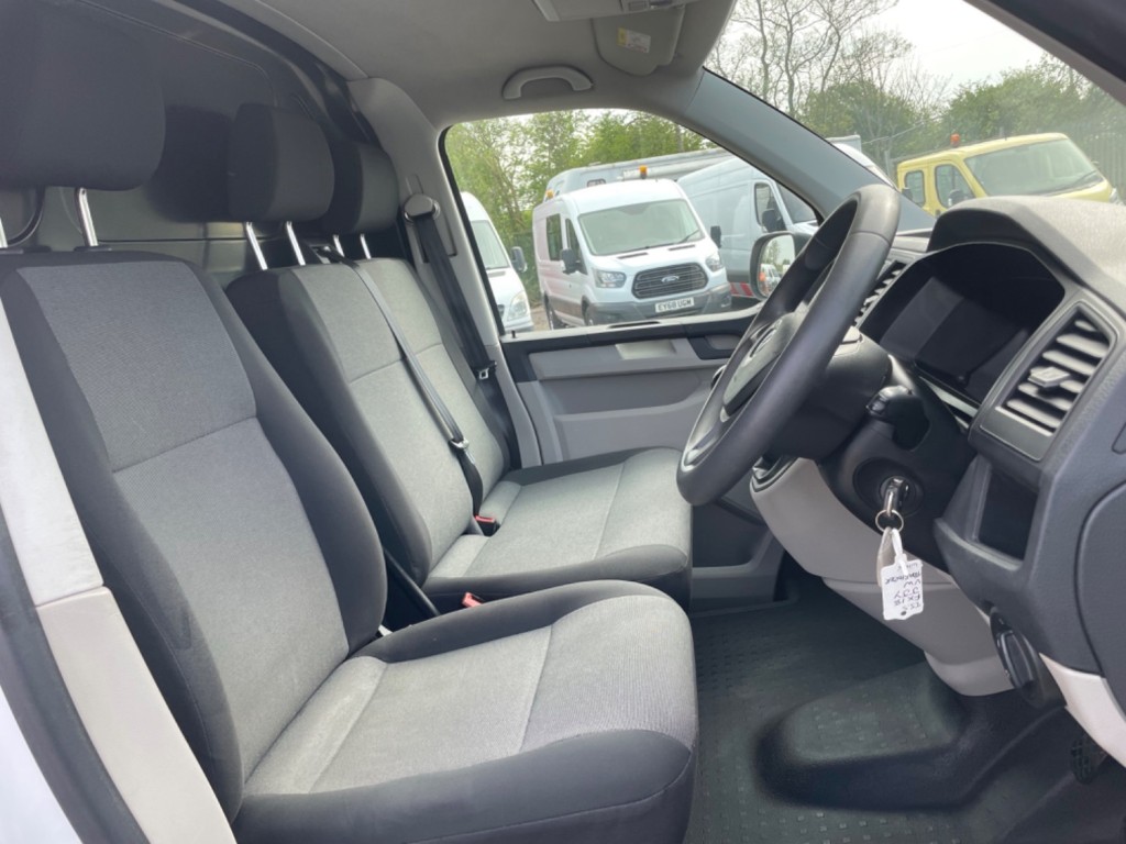 VOLKSWAGEN TRANSPORTER T28 2.0 TDI Startline. 1 Owner. FSH 2018