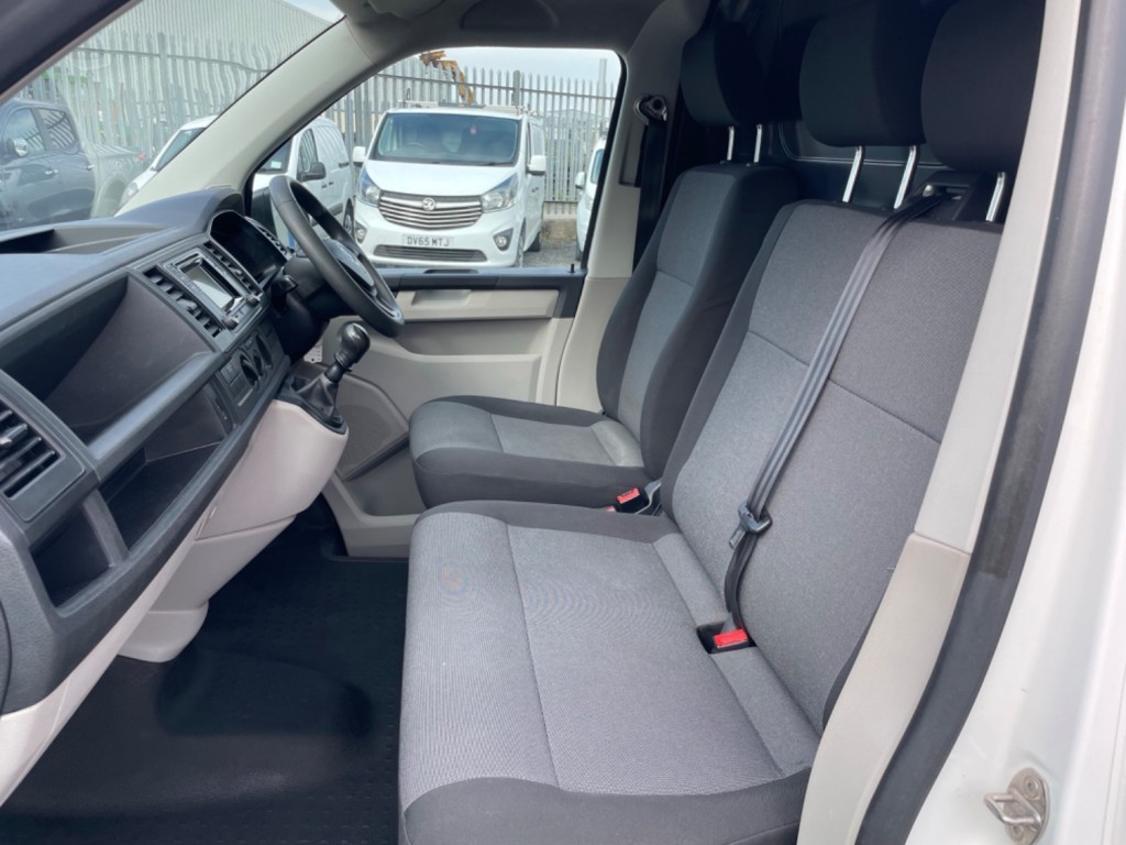 VOLKSWAGEN TRANSPORTER T28 2.0 TDI Startline. 1 Owner. FSH 2018