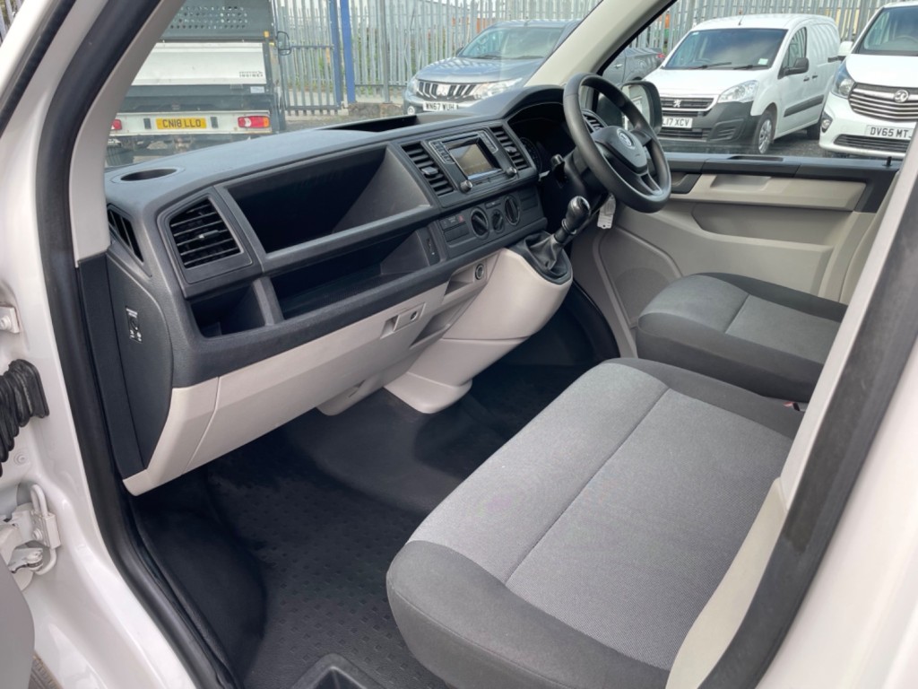 VOLKSWAGEN TRANSPORTER T28 2.0 TDI Startline. 1 Owner. FSH 2018