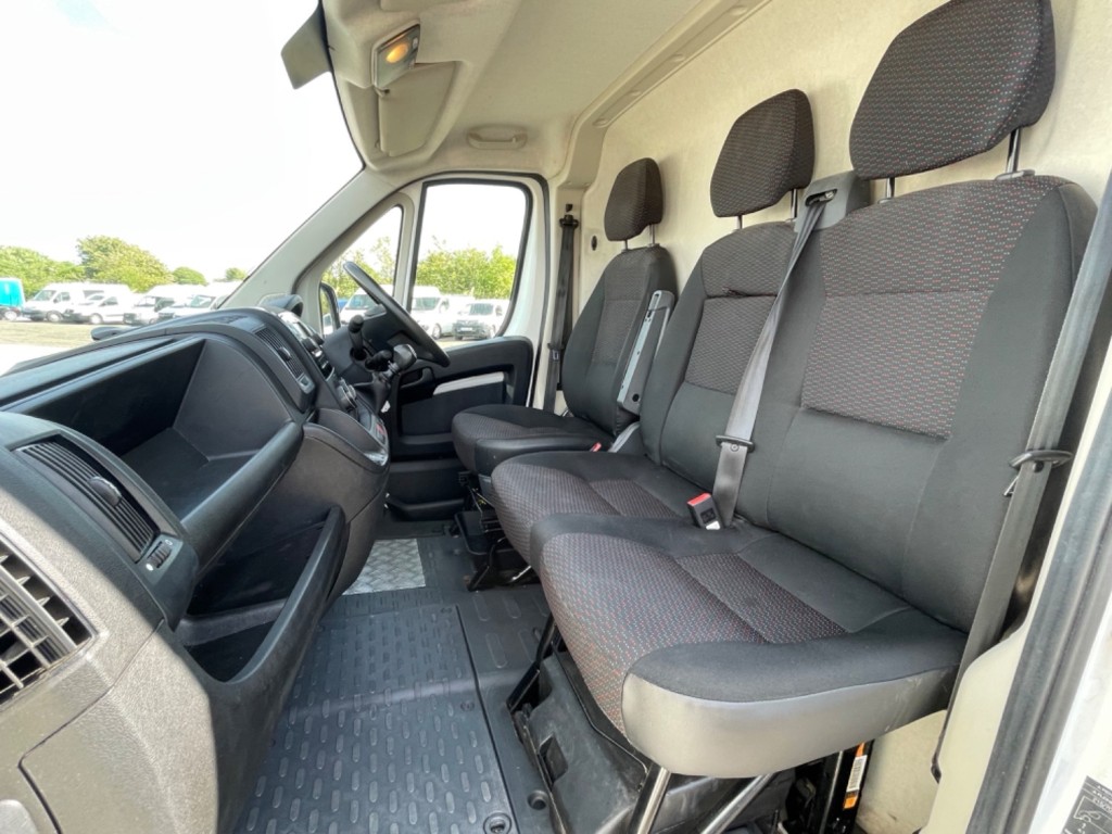 PEUGEOT BOXER BLUEHDI 335 L2H2 PROFESSIONAL 2.2 HDi Euro 6. 2020