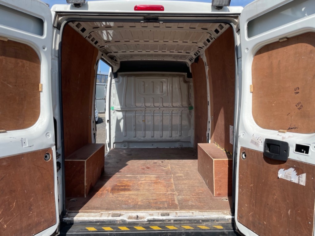 PEUGEOT BOXER BLUEHDI 335 L2H2 PROFESSIONAL 2.2 HDi Euro 6. 2020