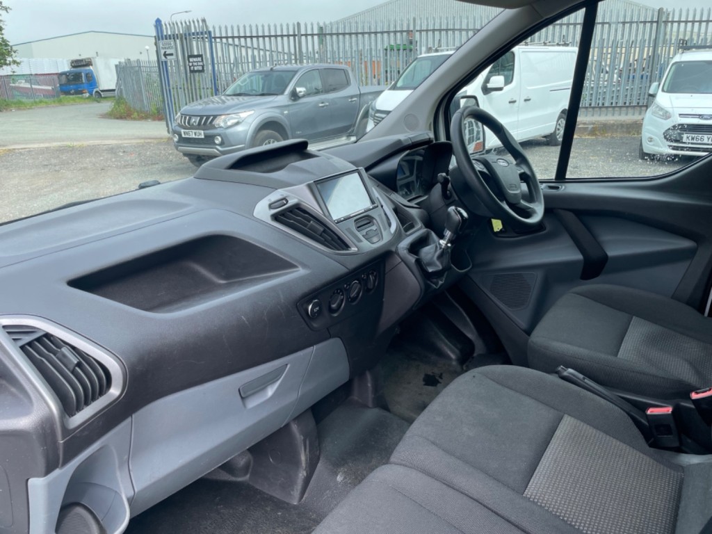 FORD TRANSIT CUSTOM Crew Cab. Aircon. DAB. Appleplay Android. 6 Seats. 2015