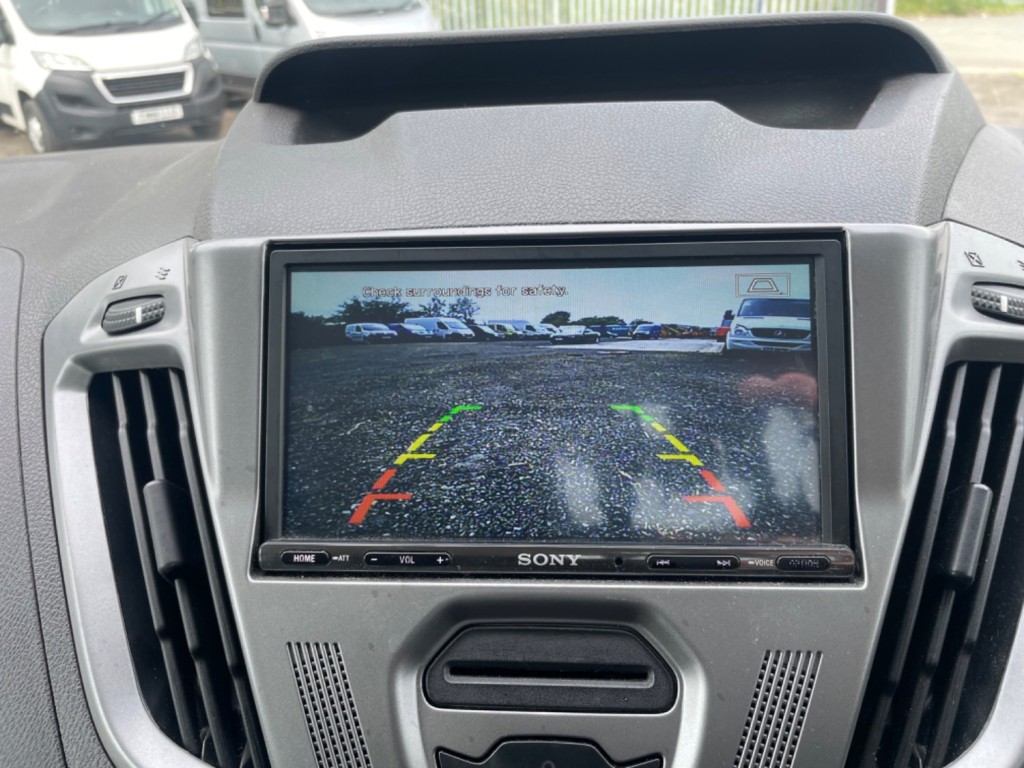FORD TRANSIT CUSTOM Crew Cab. Aircon. DAB. Appleplay Android. 6 Seats. 2015