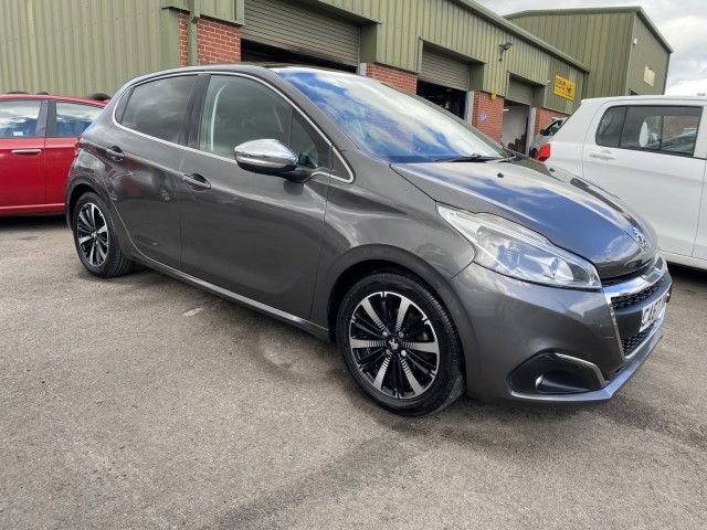 PEUGEOT 208 1.2 PureTech Allure Premium