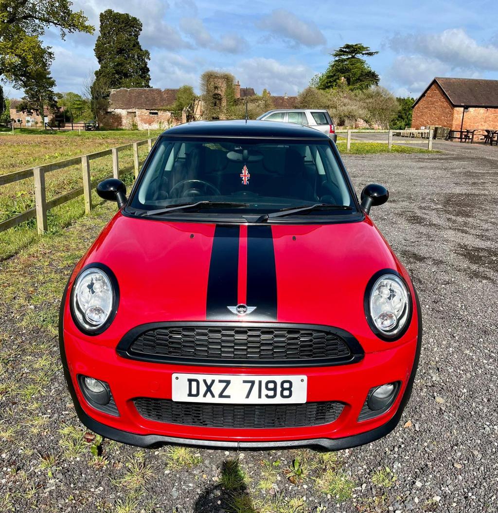 MINI HATCH