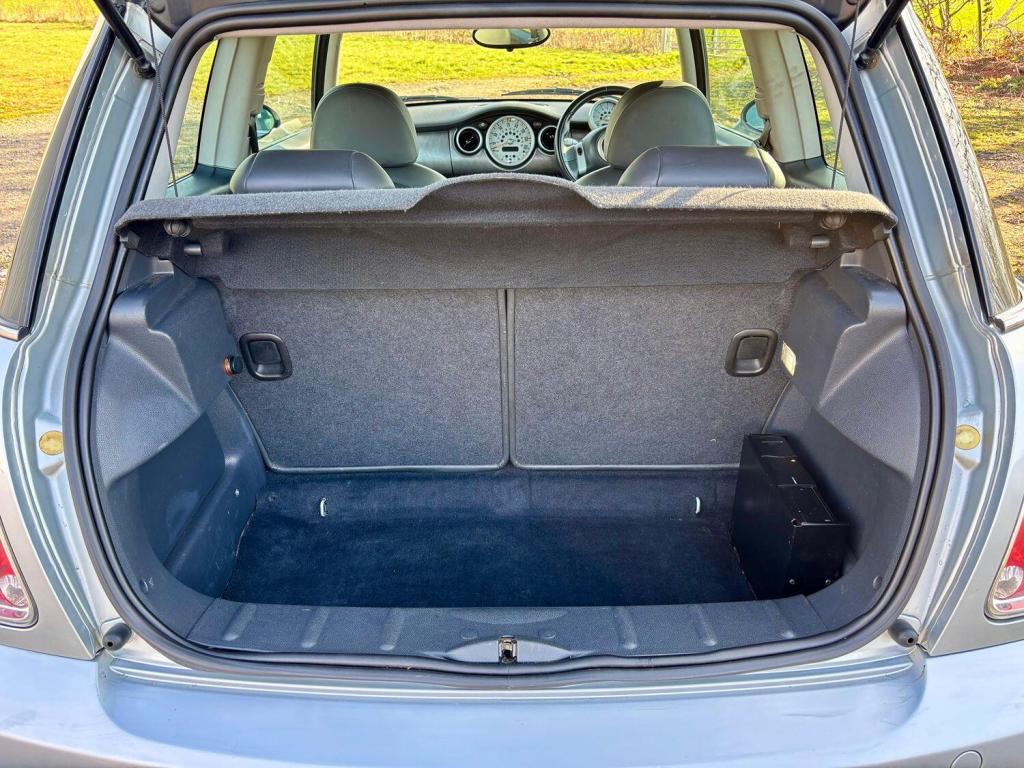 MINI HATCH
