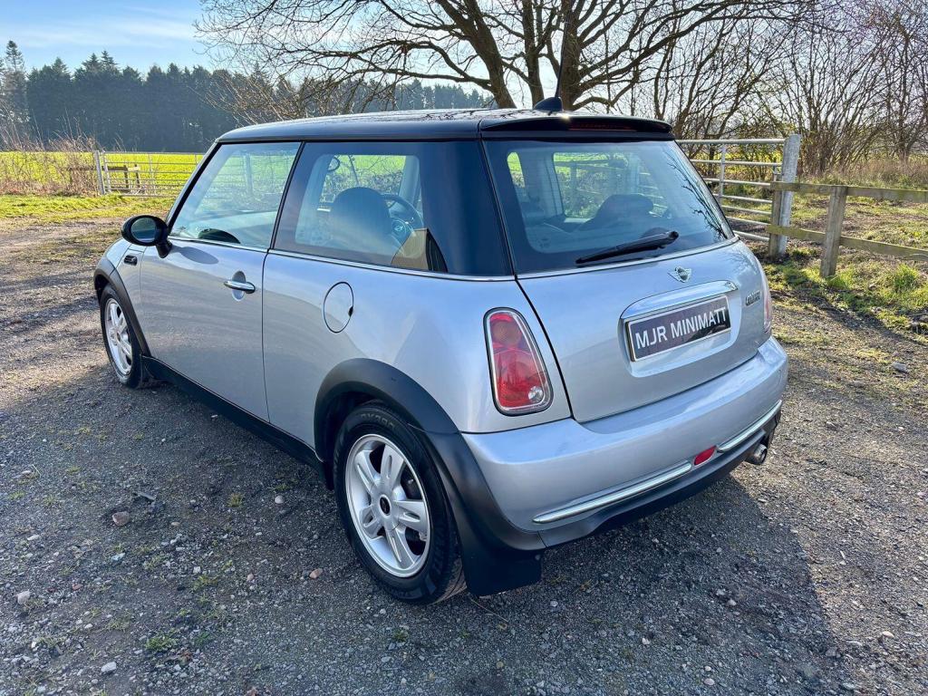 MINI HATCH
