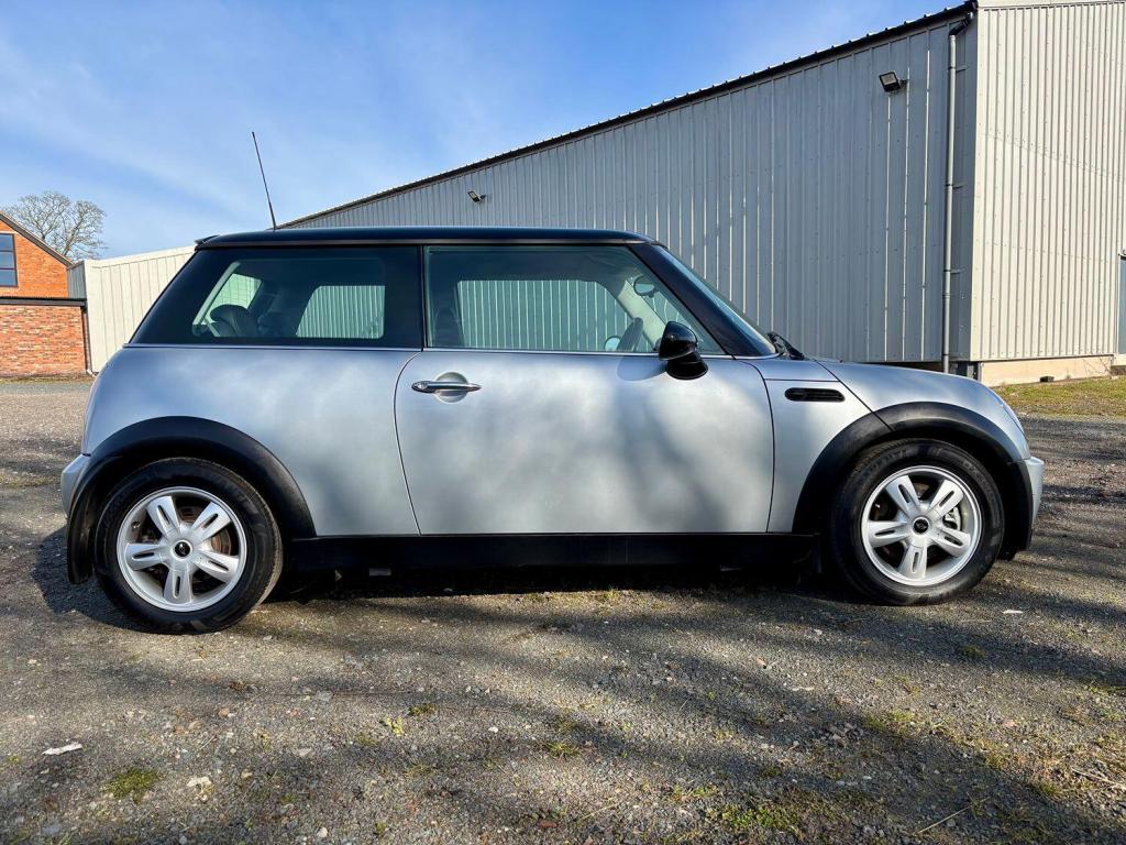 MINI HATCH