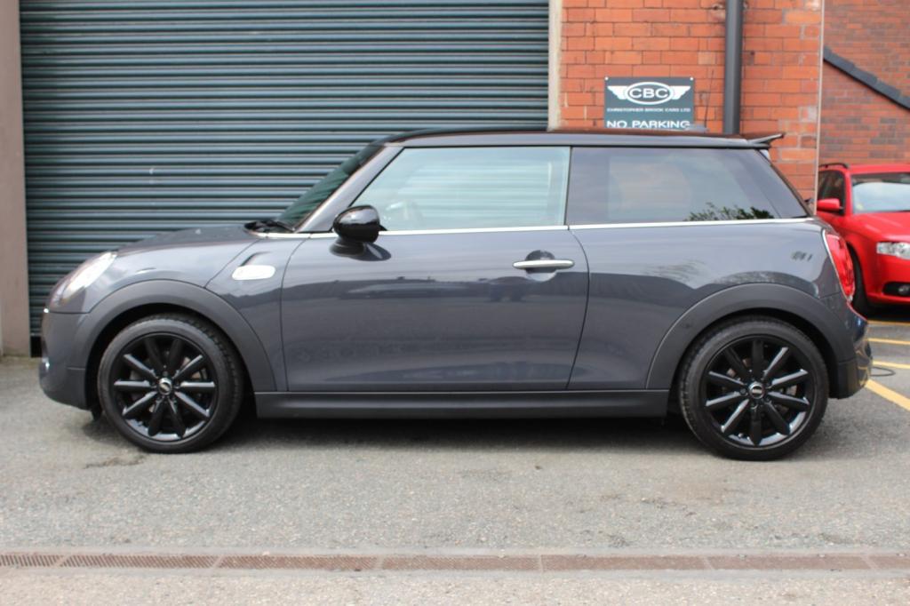MINI HATCH