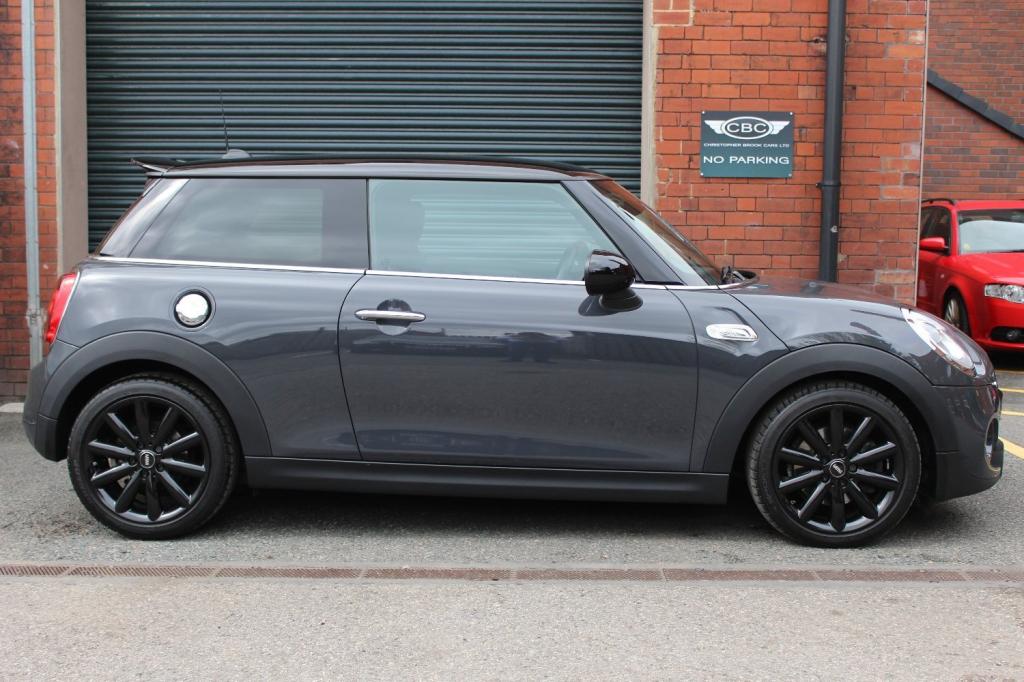 MINI HATCH