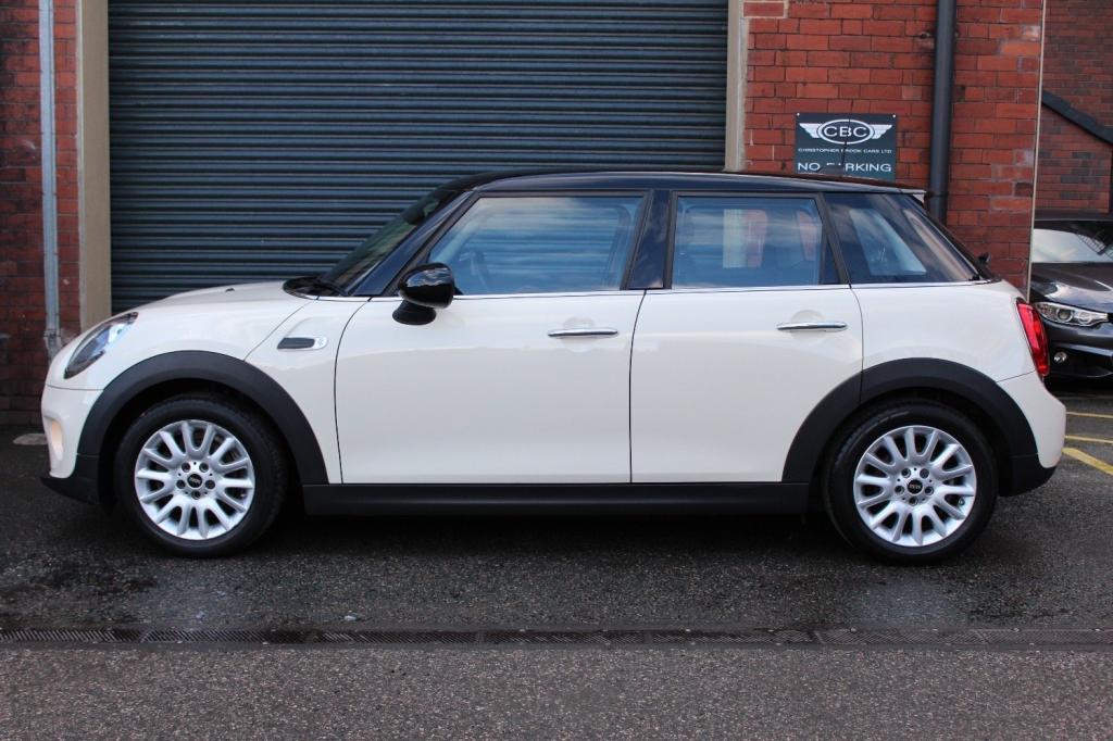MINI HATCHBACK