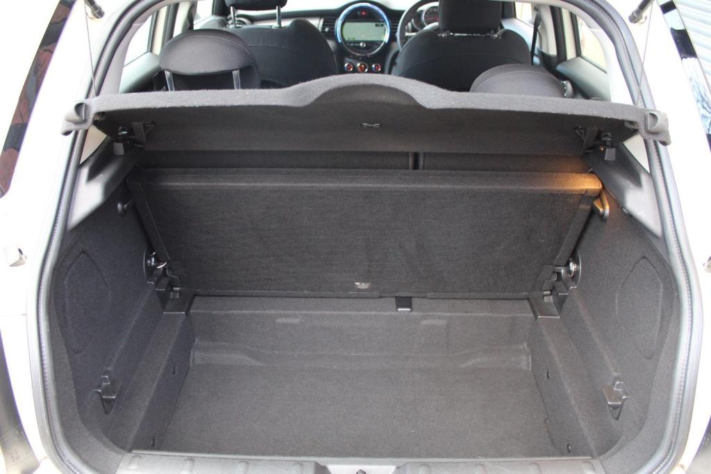 MINI HATCHBACK
