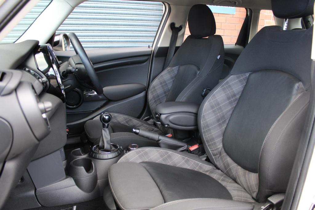 MINI HATCHBACK