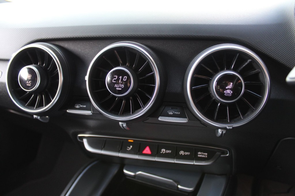 AUDI TT