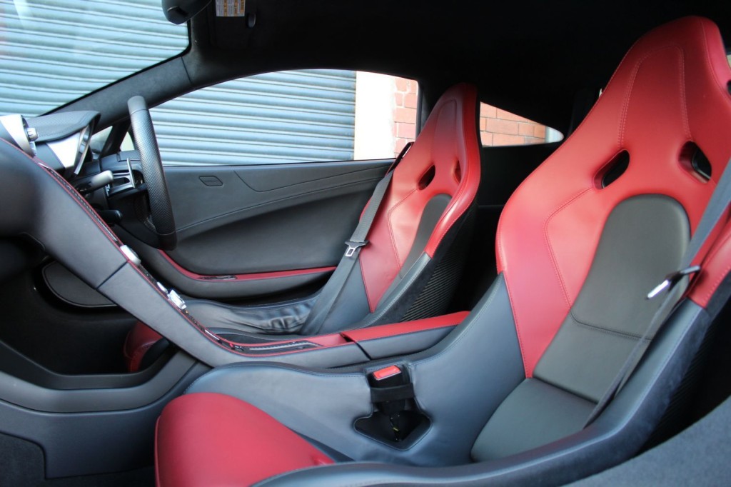 MCLAREN 650S