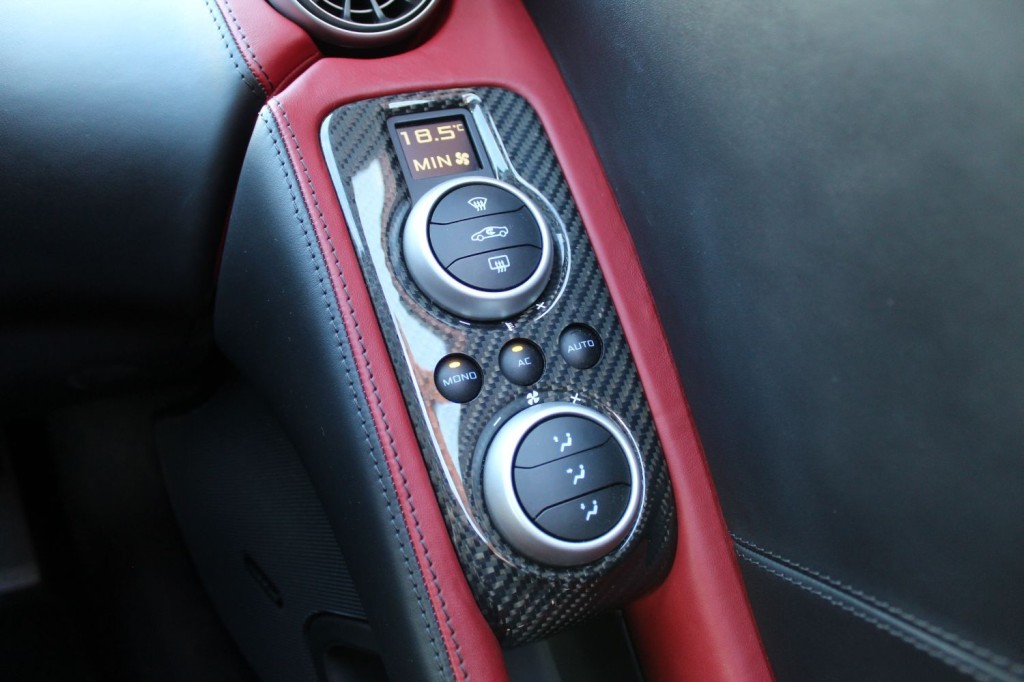 MCLAREN 650S