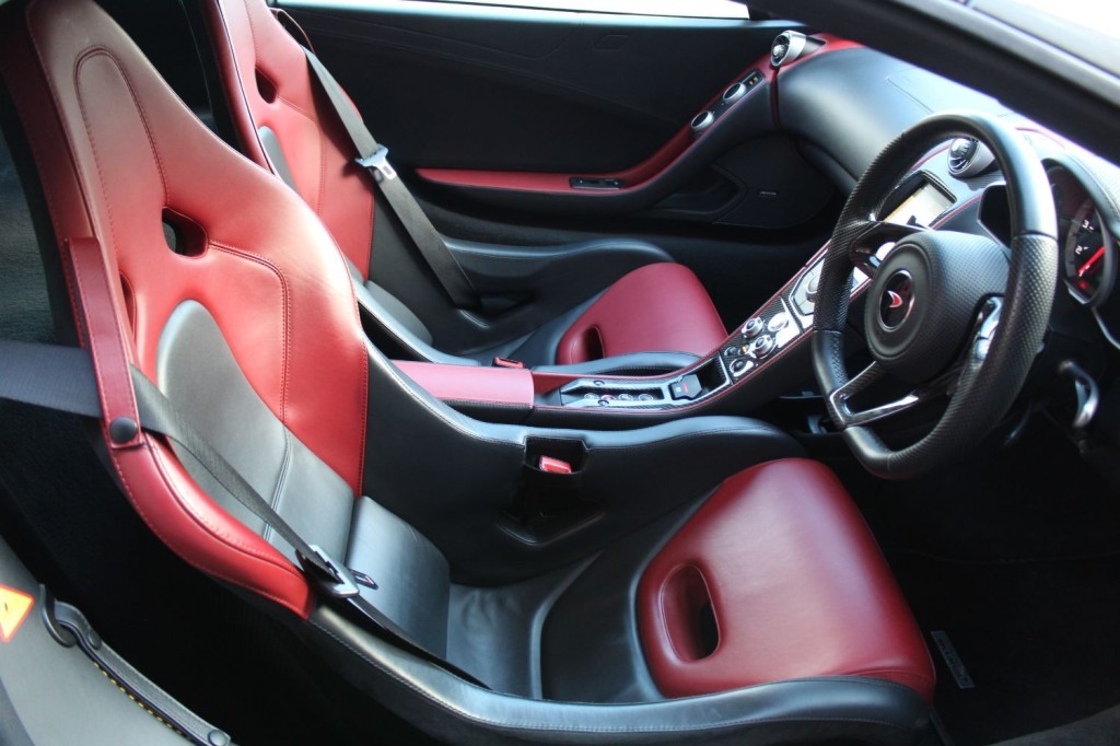 MCLAREN 650S