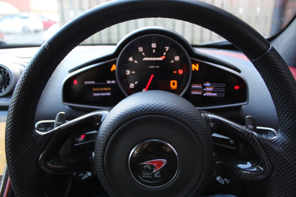 MCLAREN 650S