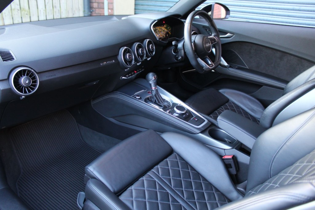AUDI TT