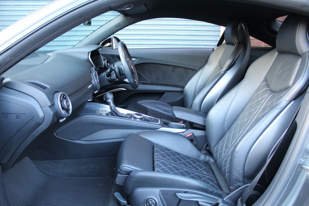 AUDI TT
