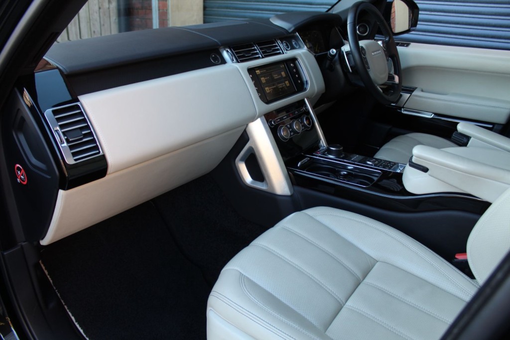 LAND ROVER RANGE ROVER