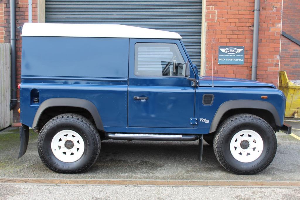 LAND ROVER DEFENDER